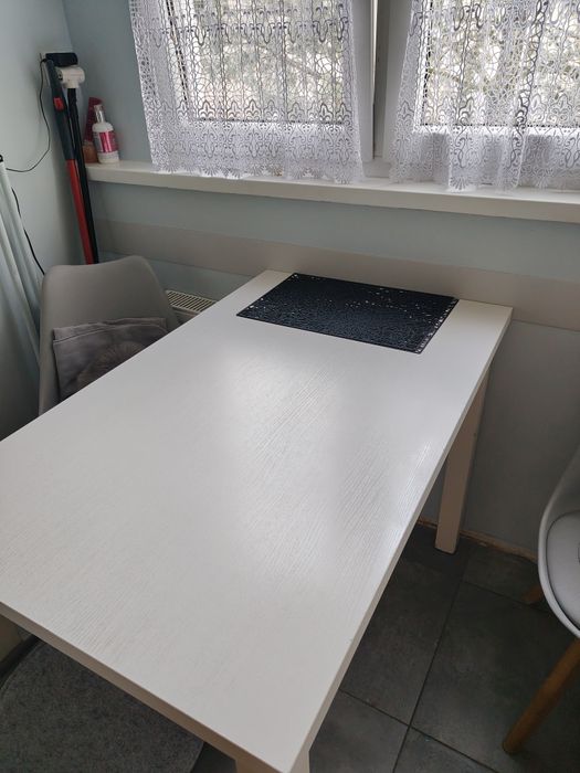 Oddam za darmo osobie ktora być może potrzebuje stół oraz 3 krzesła Dł