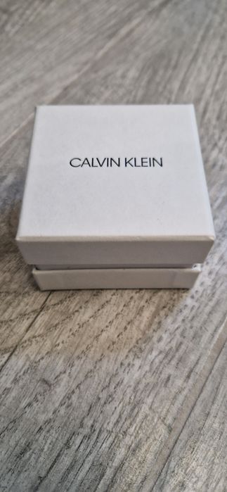 Nowe małe białe pudełko Calvin Klein