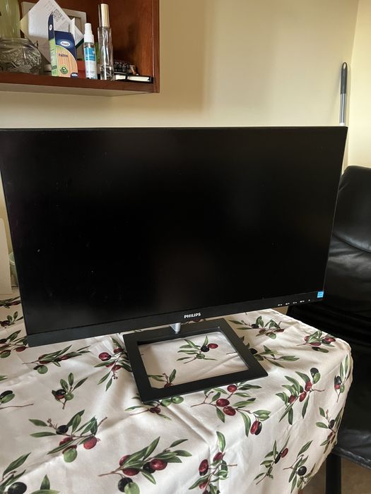 Monitor Gaming PHILIPS 242E1GAJ (24'' - 1 ms - 144 Hz)