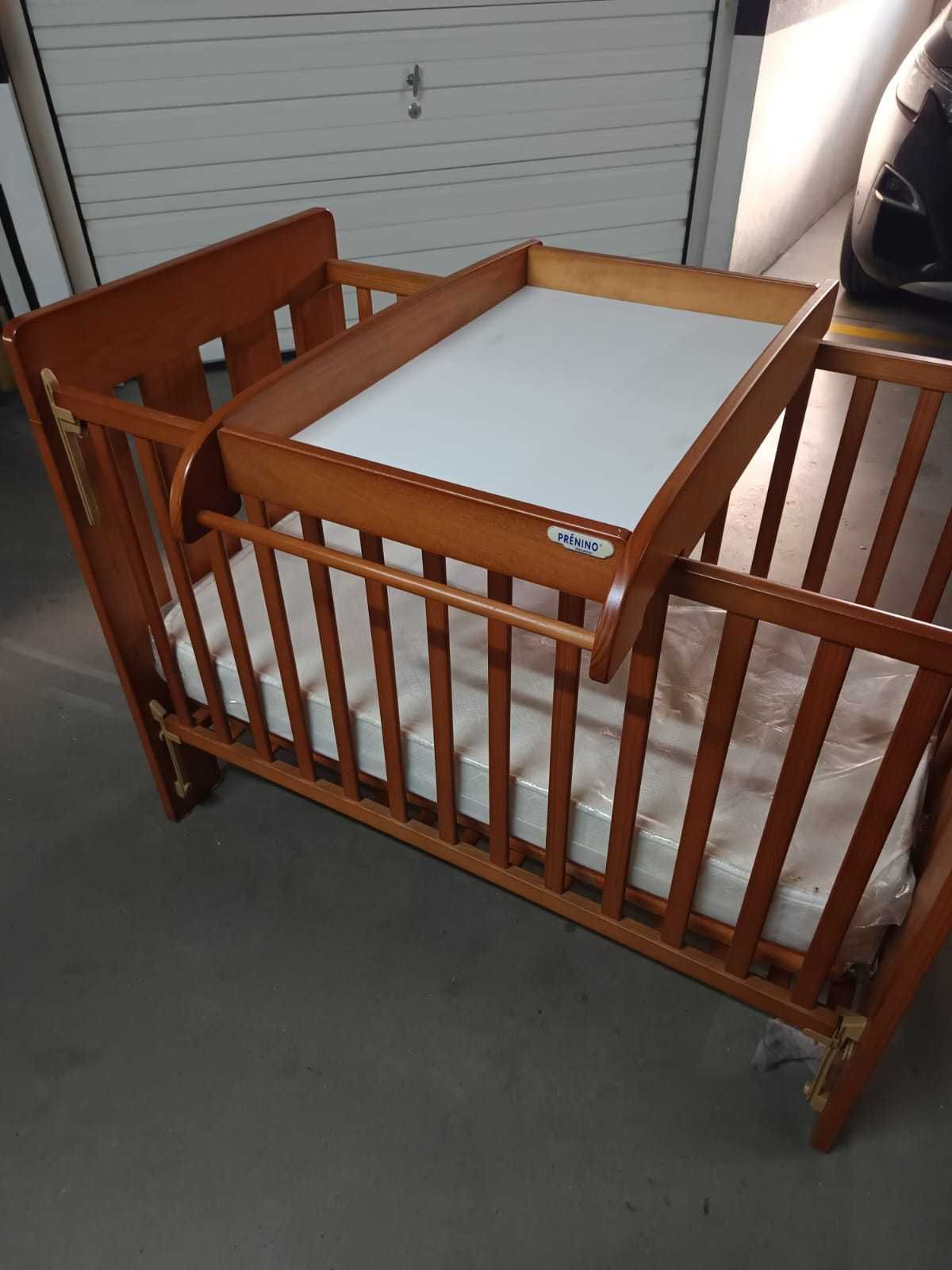 Cama + Muda fraldas + 2 colchões