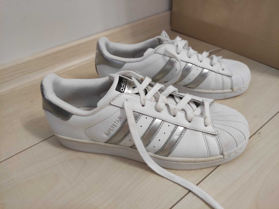 Damskie buty sportowe sneakersy Adidas Superstar 39 i 1/3 24,5 cm bdb