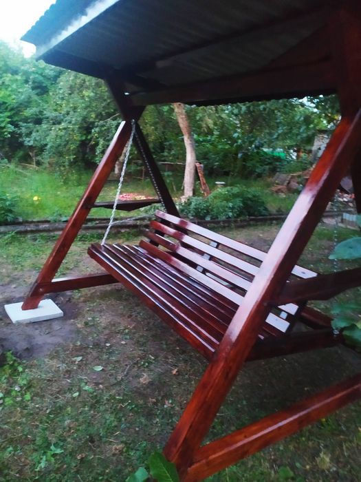 Гойдалка. Садова качелька. Деревяна качелька.