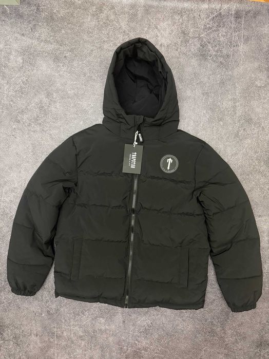 Trapstar Puffer Jacket чорна куртка з логотипом трапстар пуховик
