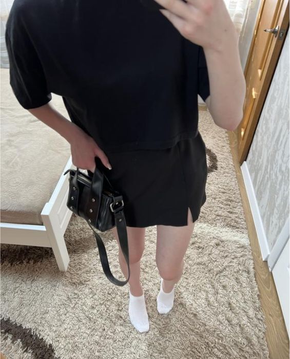 чорна спідниця юбка