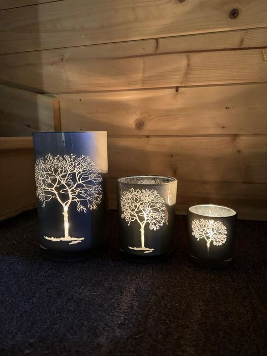 Komplet świeczników szklanych z motywem drzewa