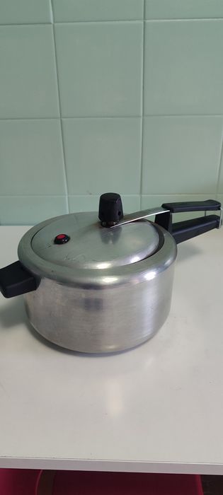 Panela de pressão pequena