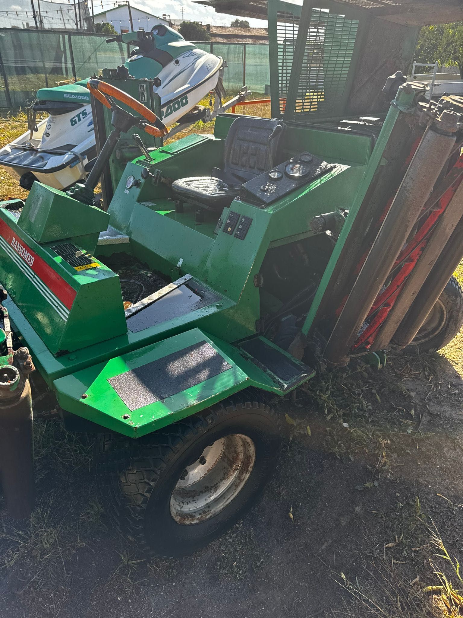 À VENDA: Cortador de Relva Profissional Ransomes Commander 1994