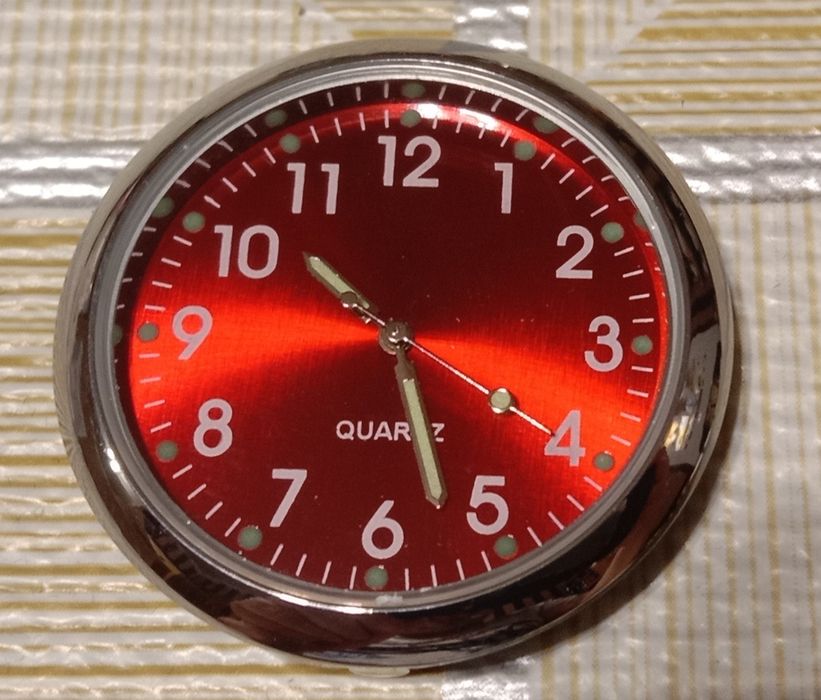 Часы в автомобиль.