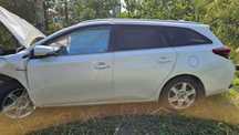 Toyota Auris Hybrid 1.8 2016 na częsci