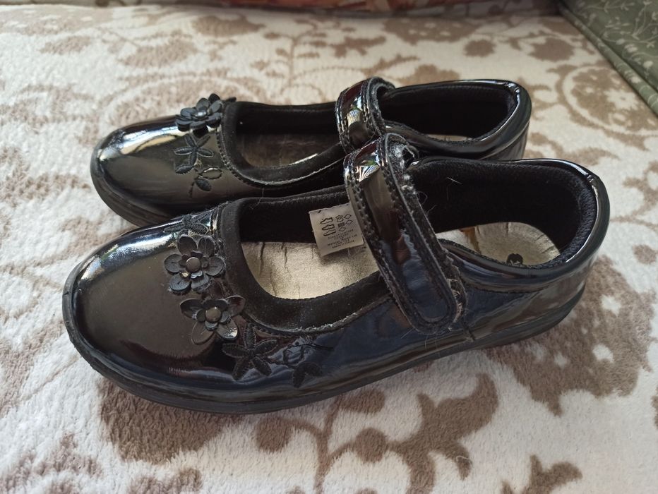Czarne buty lakierki baleriny rozmiar 32