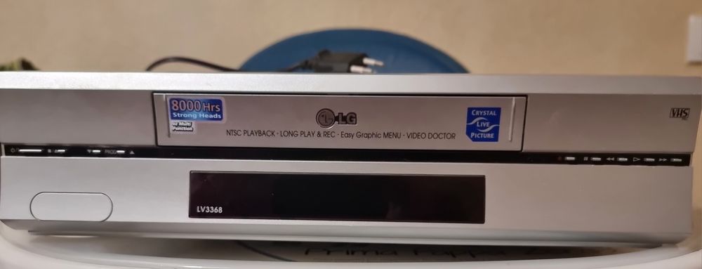 Відеомагнітофон LG