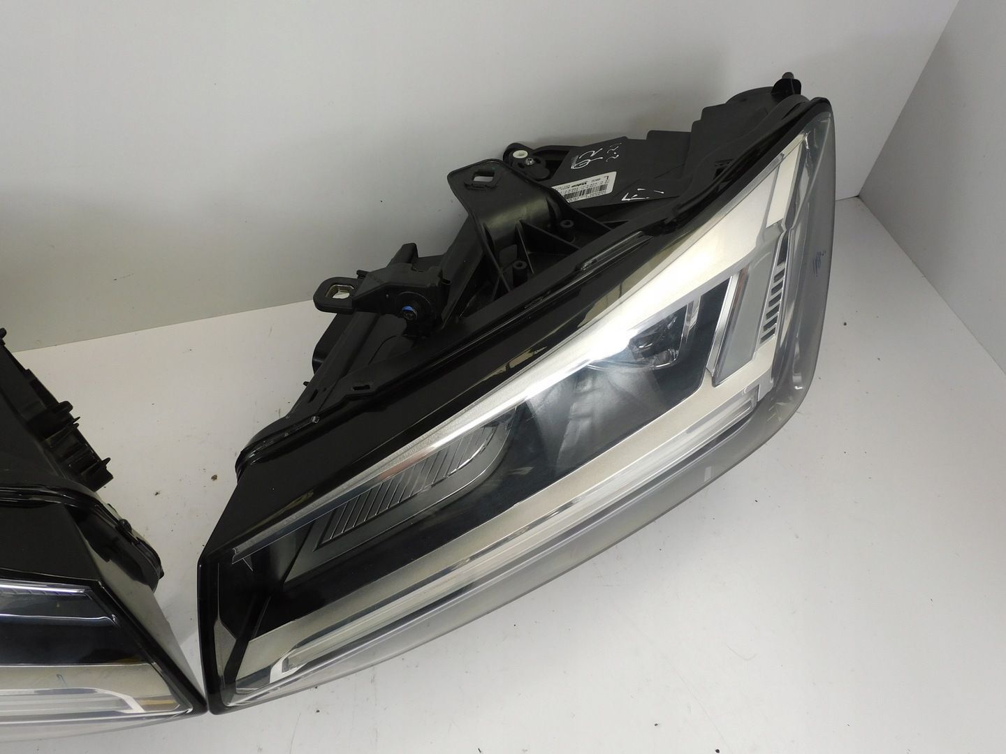 AUDI Q2 81A LAMPA PRAWA LEWA FULL LED 81A941034 81A941033