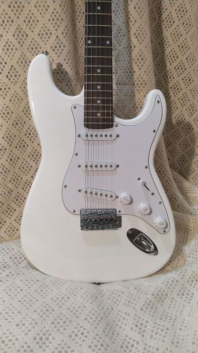 Електрогітара Vision Stratocaster by MSA (колір White, +кабель)