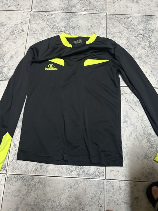 Roupa, saco e bandeiras de arbitragem