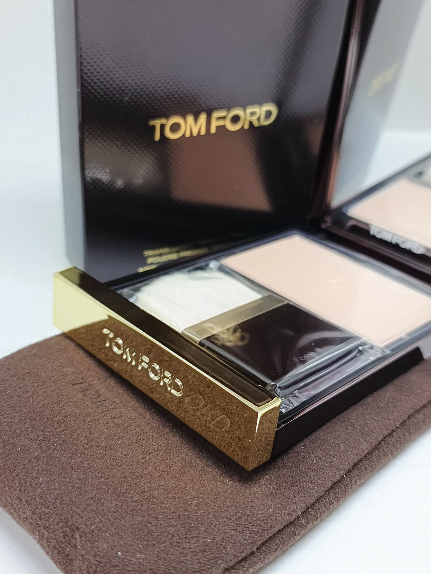 Tom Ford puder wykończeniowy 02 Ivory Fawn z lusterkiem