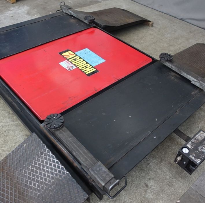 Elevador para automóveis