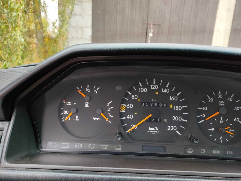 Mercedes Benz W124 3.0D 1988 r wąska listwa