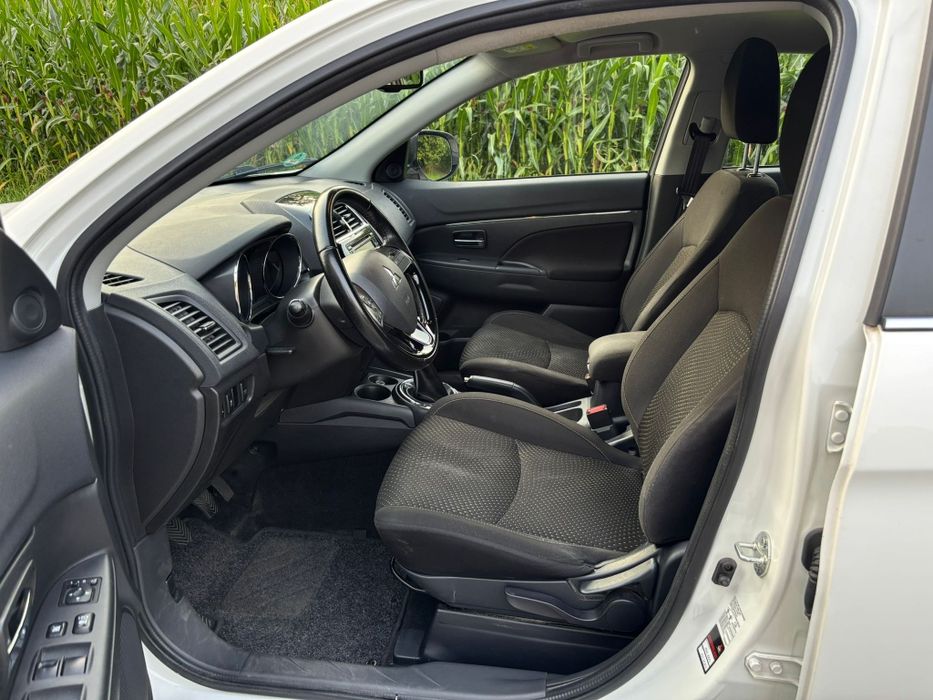 Sprzedam używany samochód osobowy marki Mitsubishi ASX z 2016 roku.