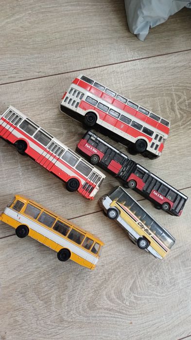 Autobus trolejbus ikarus zabawka 4 sztuki kolekcja