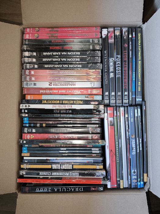 Kolekcja ok. 160 filmów DVD – sensacyjne, dramaty, klasyka – rabaty