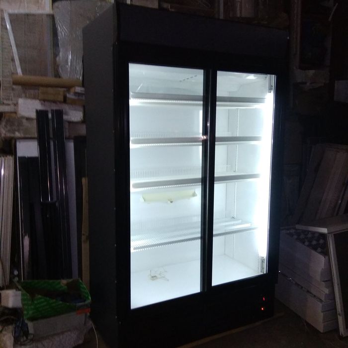 Холодильна шафа 120 х 205 х 68 см