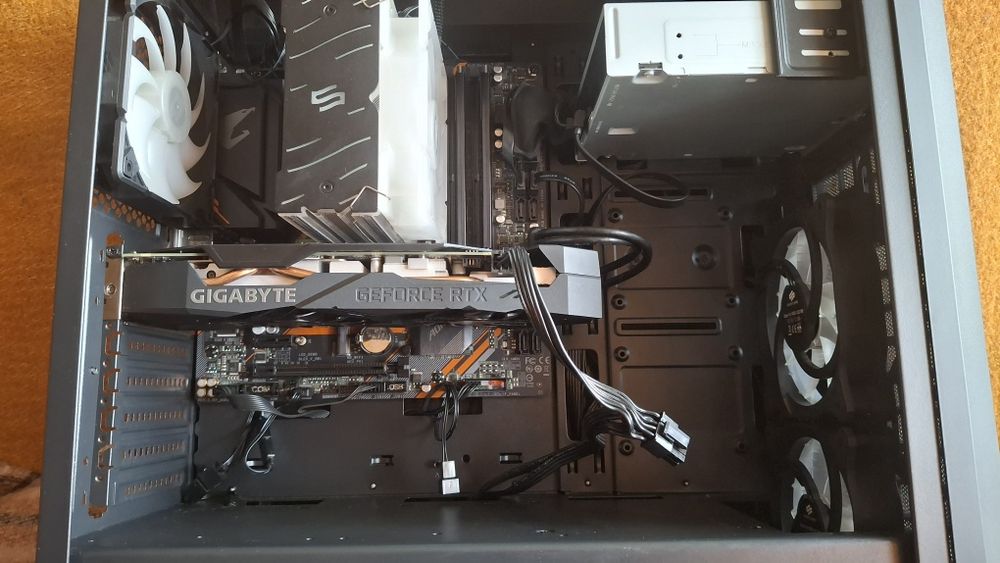 Idealny prezent świąteczny-Komputer stacjonarny Gamingowy