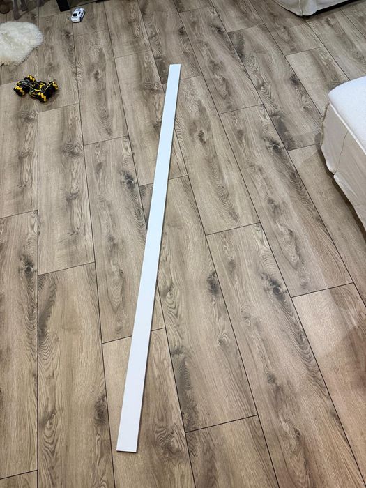 Sprzedam Nowe 22 białe drewniane listwy zielony tyl