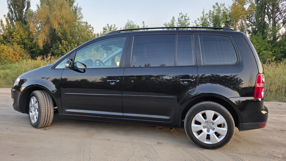 Продаи Volkswagen Touran 2009 року