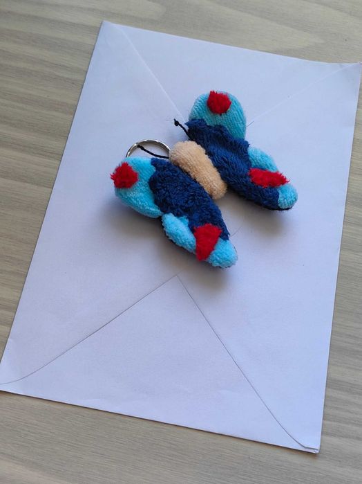 Brelok motyl na szczęście i wróżba gratis