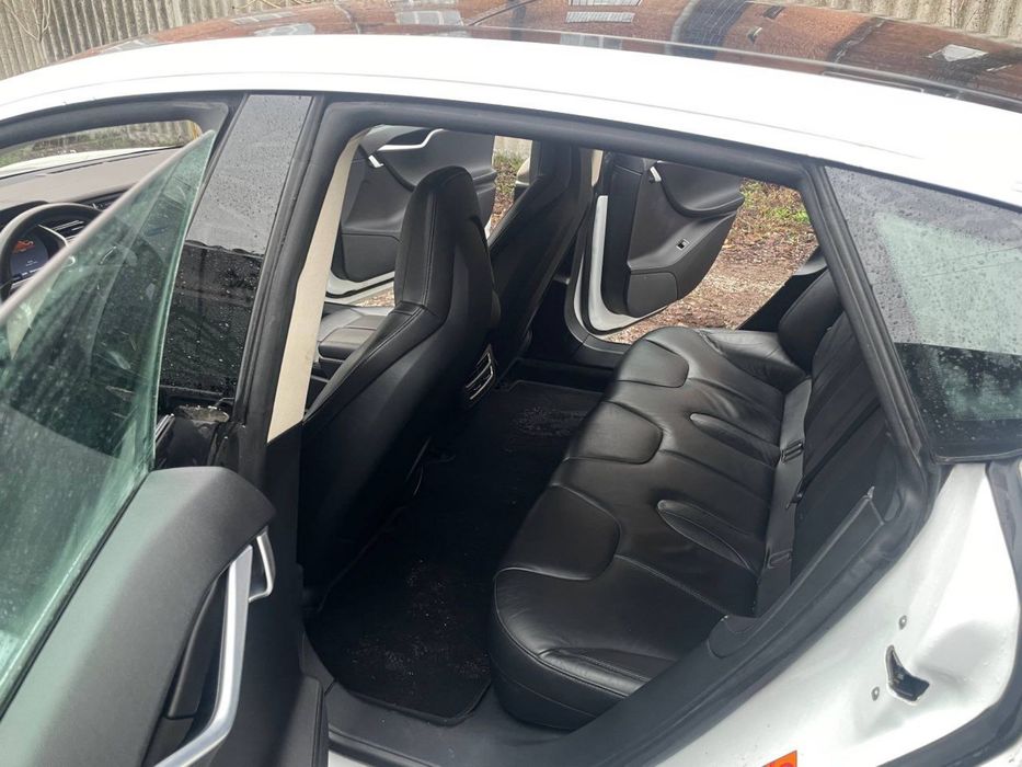 Tesla Model S 2013 год выпуска 60KB пневмо срочно!