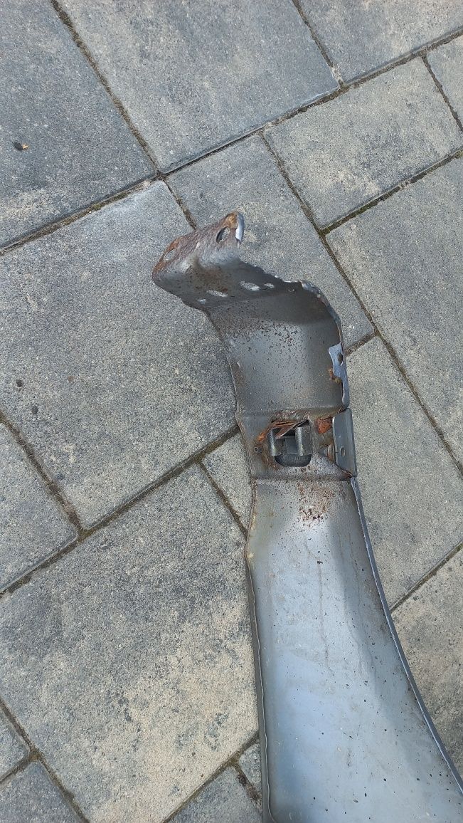 A3 8p 03-08 blotnik przedni prawy blekitny ly7j