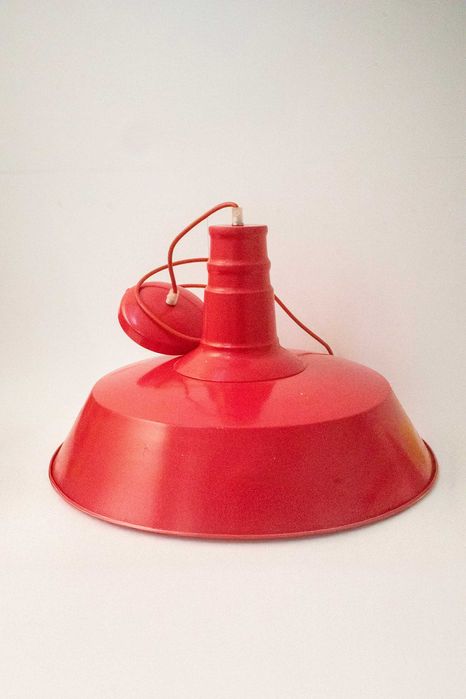 Candeeiro de estilo industrial vermelho