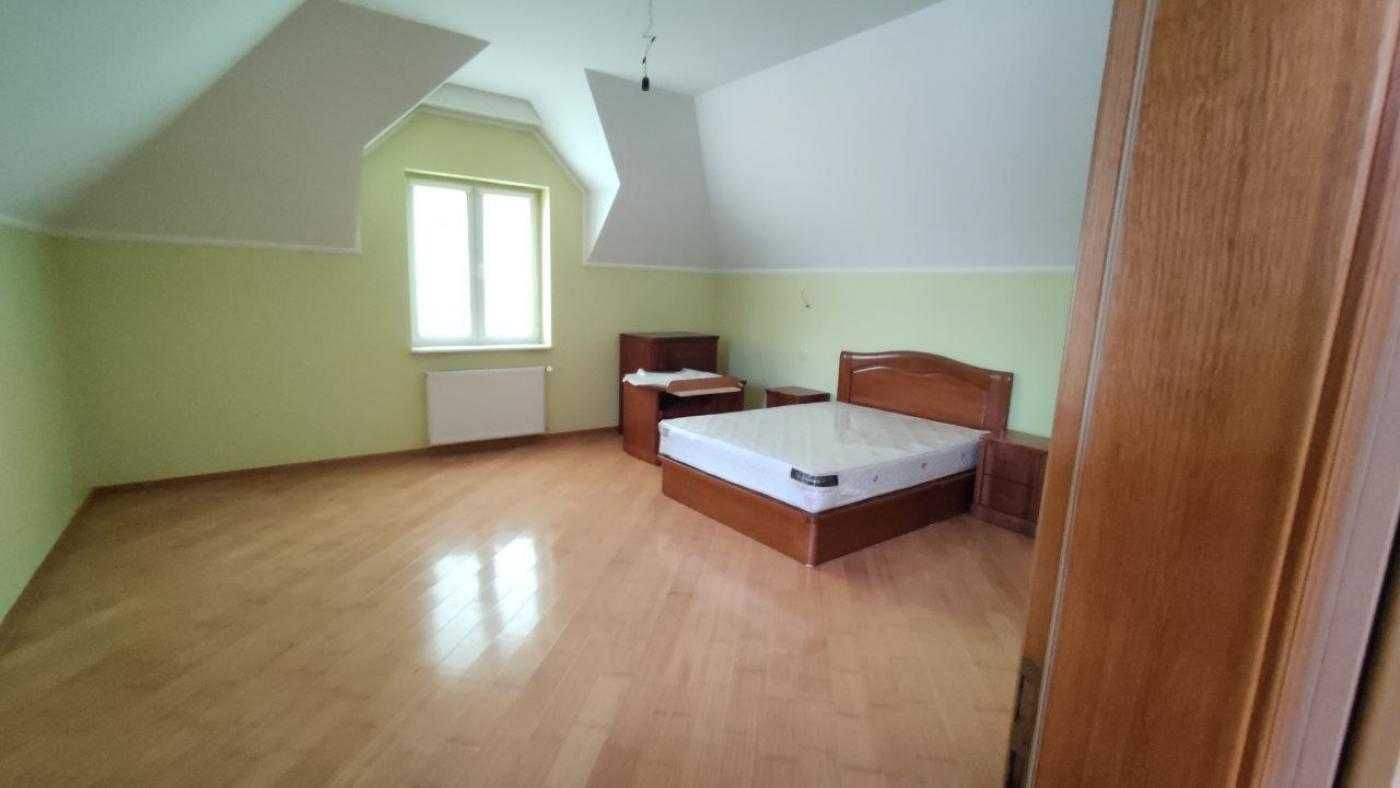 Продаж будинку, Брюховичі