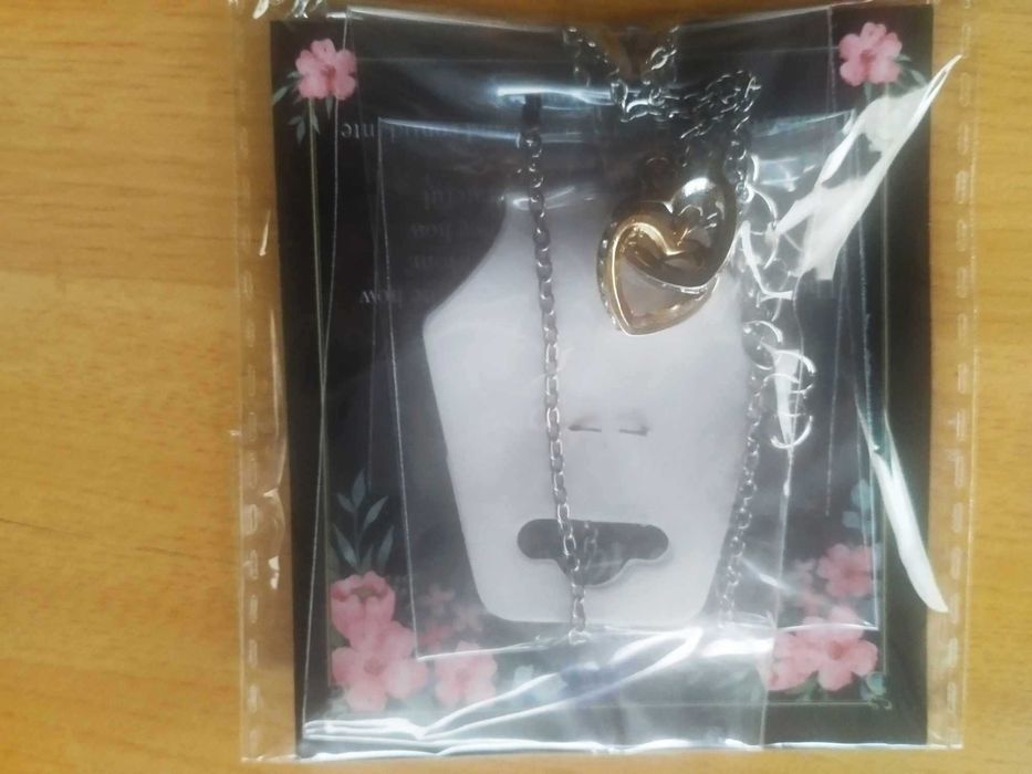 Conjunto de vários tipos de anéis e Joias elegantes