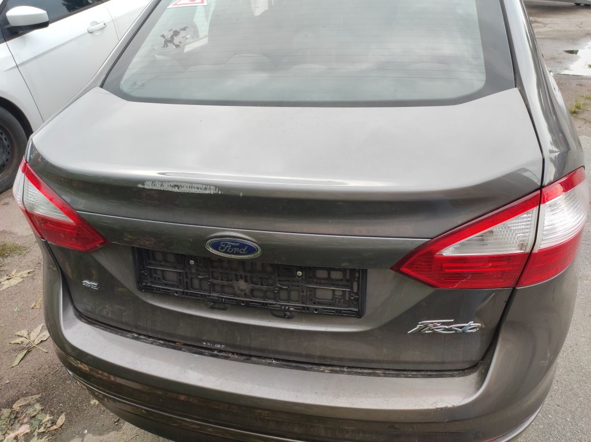 Кришка багажника ляда  Ford Fiesta mk7 ceдан