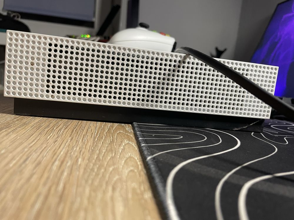 Игровая консоль Xbox one s 1Tb