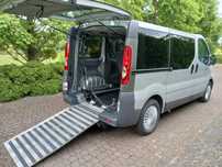 Renault Trafic przeznaczony dla przewozu niepełnosprawnych.