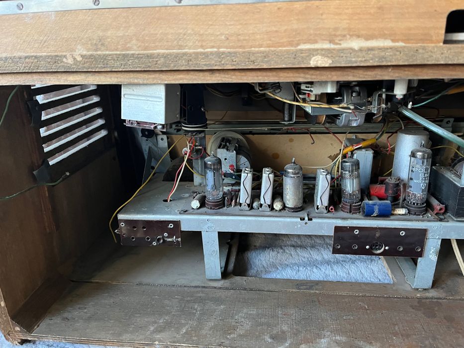 Radio z gramofonem -AIDA 3201