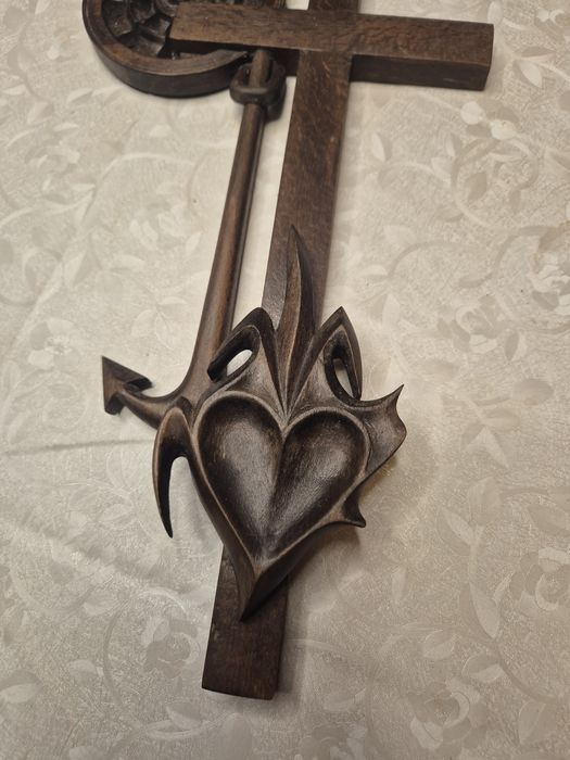 Дерев'яний декоративний хрест (ручна робота)