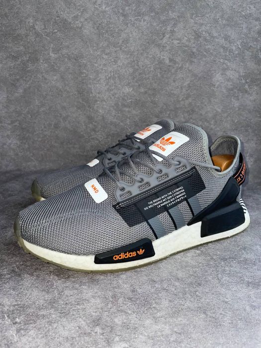 Мужские кроссовки на бусте Adidas NMD R1 V2