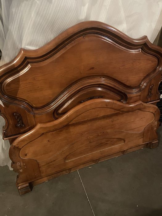 Conjunto de Mobília em Madeira Maciça