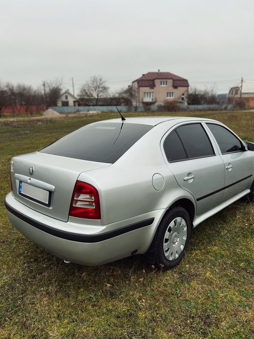 Шкода тур 1.6 MPI (Чешка)