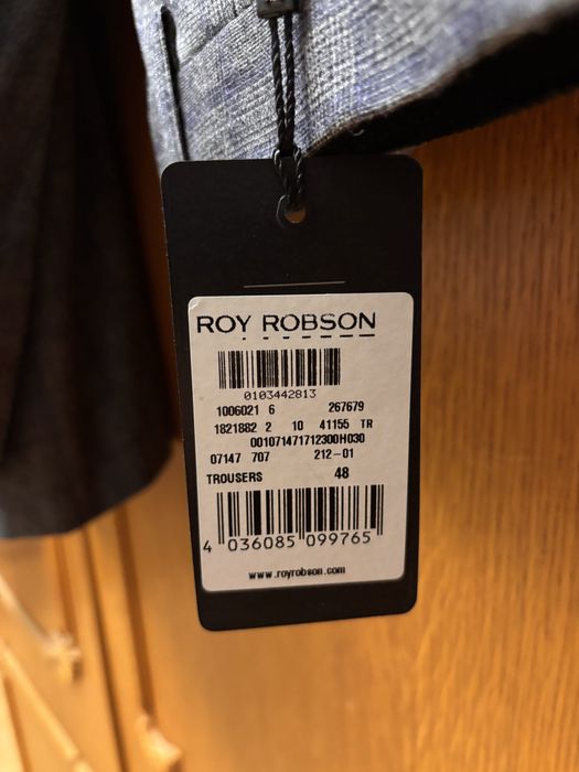 Костюм чоловічий розмір (S-48) НОВИЙ!