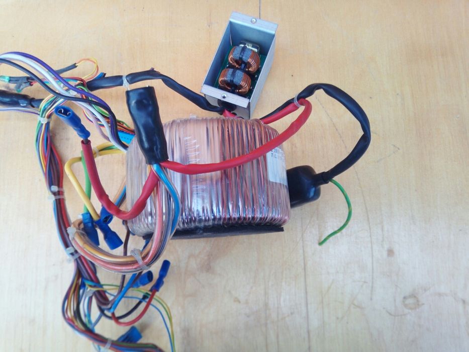 Тор з аудіоапаратури TT1011-113D Силові виводи: 36,6В (18,2В+18,2В)