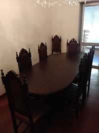 Mobília de Sala de Jantar Antiga (Estilo Séc. XVII)