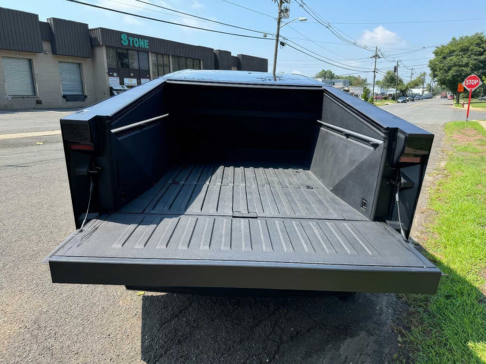 2024 Tesla Cybertruck Crew Cab