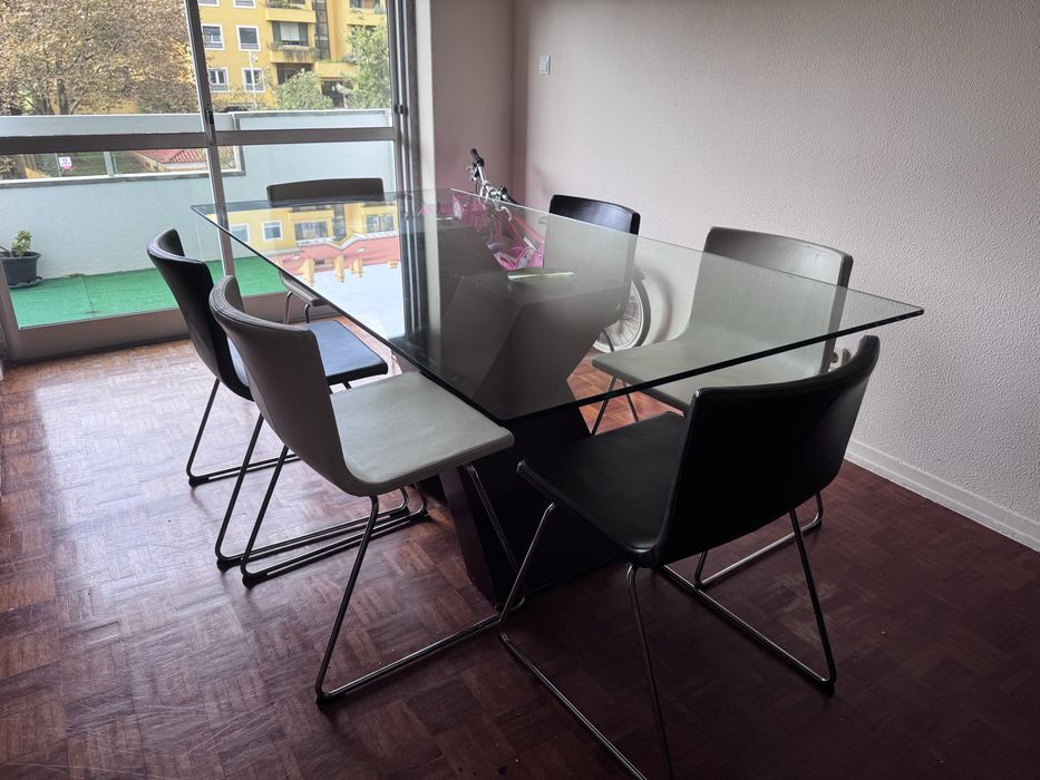 Mesa de jantar com 6 cadeiras