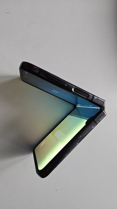 Samsung Galaxy Z Flip 4 uszkodzony
