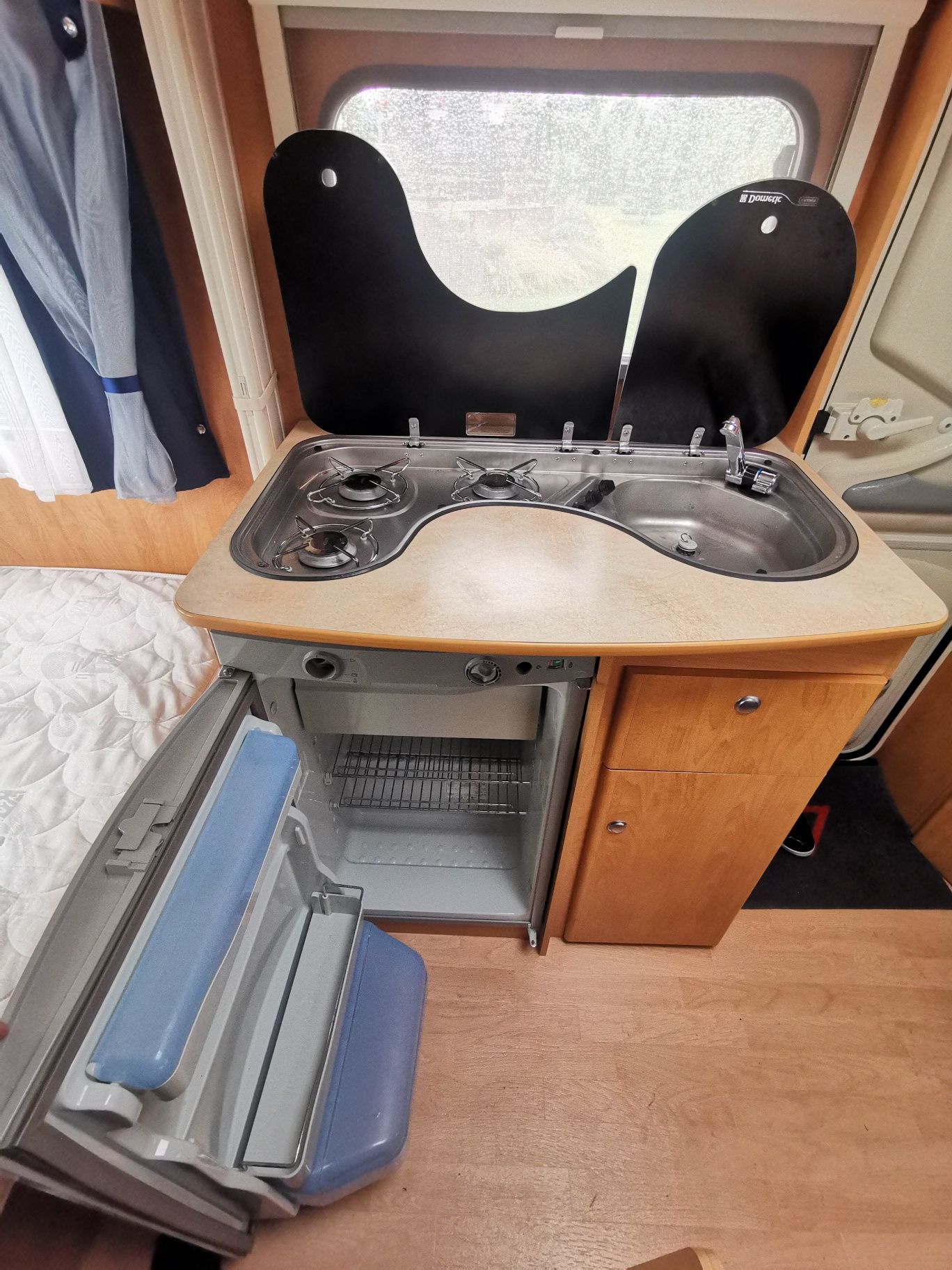 Kemping 2009r dmc 1000kg