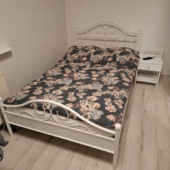 Dwuosobowe łóżko materac szafka kompet zestaw biały